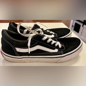 Vans Black Suede shoe 6 youth unisex